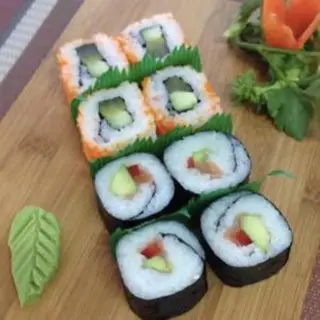 E9. Maki Mixto (8 Uds.)