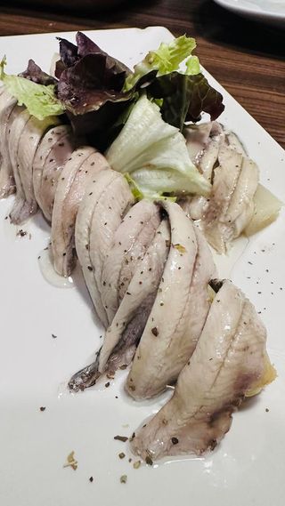 Boquerones en vinagre con espárragos 