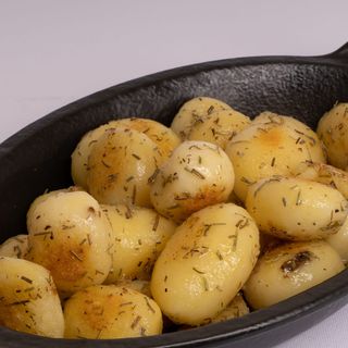 Mladi krompirići sa ruzmarinom