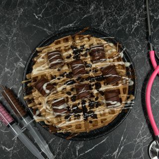 Waffle Kinder Bueno + 2 toppinguri