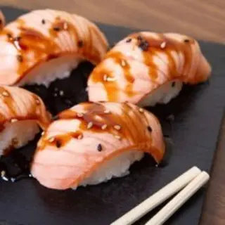 Nigiri Salmón Flambeado (2 Uds.)