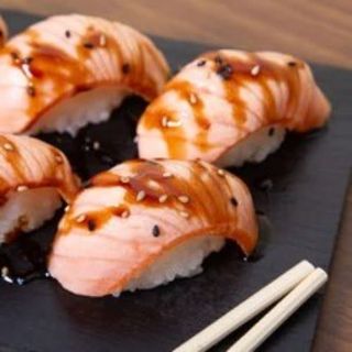 Nigiri Salmón Flambeado (2 Uds.)