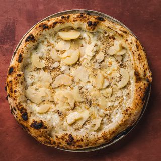 Pizza Quatro Formaggi (A bit of fusion here) Ø32cm