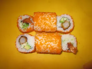 90-Uramaki Red Dragón Langostino Tempura (8 Pzs.)