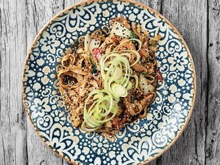 Удон із куркою та креветками (300g)