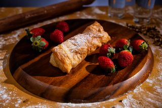 Strudel cu vanilie si capsuni