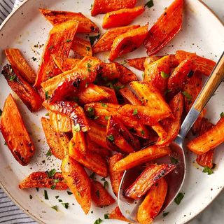 Cartofi prăjiţi cu usturoi şi parmezan