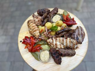 Platou cu bucate alese de porc