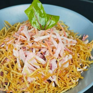 Салат Вітамінний з куркою та картоплею пай на майонезі