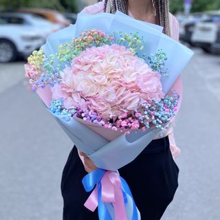 Jasny bukiet z hortensją