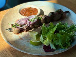 Шашлик з ягня (180/50/50g)