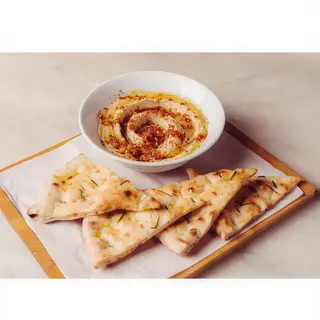 Hummus con focaccia