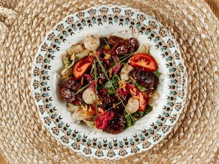 Салат з карамелізованою печінкою та Горіховою пастою (300г)