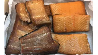 Łosoś MOWI (EKO) Wędzony Brzuszki 300-400g
