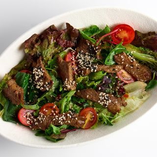 Теплый салат с телятиной