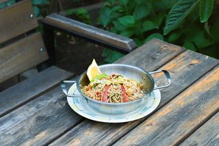 პად-ტაი ბოსტნეულით და ქათმით