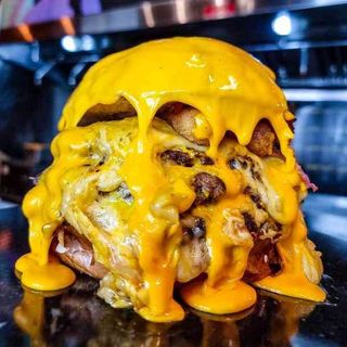 THE TRIPLE CHEESEZILLA BURGR 900g