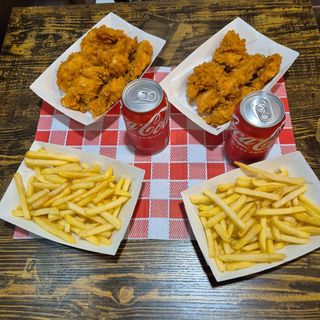 12  tiras de pollo crispy + 2 de patatas  fritas + 2 bebidas a elegir