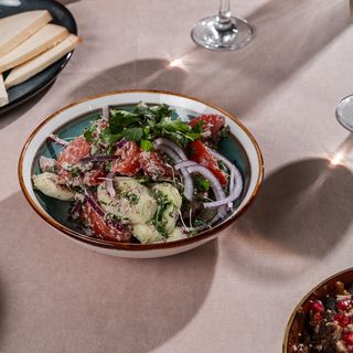 ქართული სალათა ნიგვზით