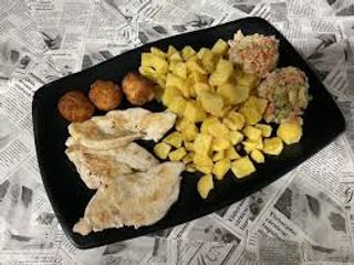 Patatas Con Filetes Empanados Y Croquetas