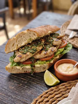 Bocadillo De Pollo