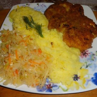 Polędwica z kurczaka, ziemniaki, surówka, zupa