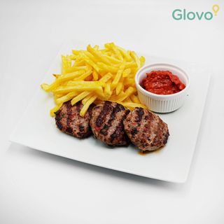 3бр Кюфтета на скара с пържени картофи и  лютеница