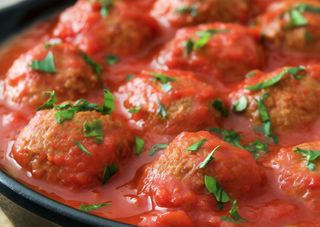 87 Albóndigas Con Tomate (Ración)