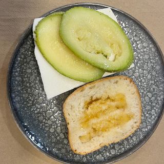 Pulga De Queso Tierno Con Calabacin Y Miel