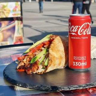 Малък дюнер + Coca-cola кен (330 ml)