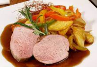 Combinado De Solomillo Con Guarnición