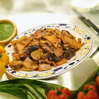 87. Cerdo Con Bambú Y Setas Chinas