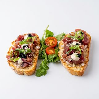 Tosta de atún y trufa