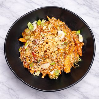 Wok s rižom i piletinom
