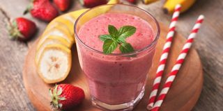 Клубнично-банановый смузи (380мл.)