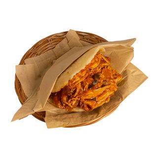 Arepa pollo mechado