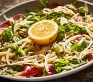 Carpaccio Di Vitello Con Rúcula E Parmiggiano