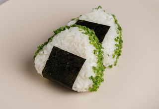 Onigiri tatar z łososia -2 szt-