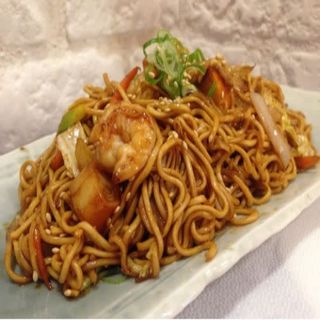 67a - Yakisoba de marisco