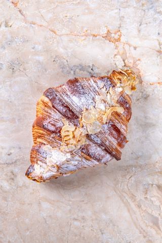 Croissant cu Migdale