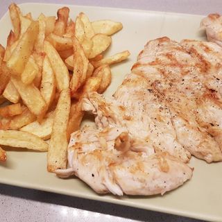 Filete de pollo a la plancha con patatas