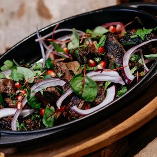 ხბოს ღვიძლი ბადექონში გრილზე