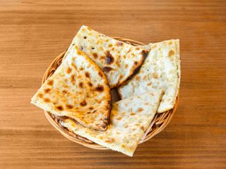 Cheese naan