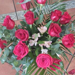 Jarrón 24 ROSAS ROJAS 