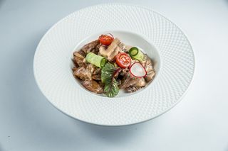 Нежный теленок с картофелем и грибами