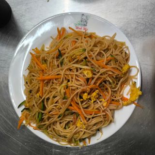 32 Spaghetti saltati con salsa curry