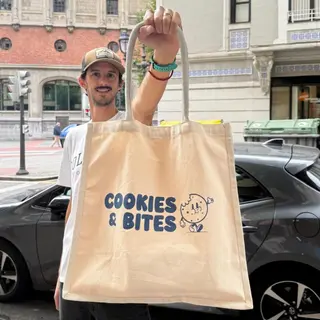 Tote bag