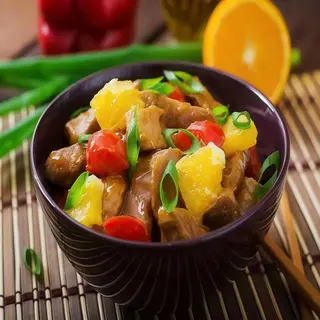 83- Ternera y patatas fritas con salsa agridulce