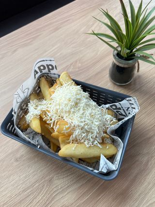 Пържени картофи със сирене