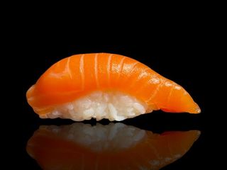NIGIRI Z ŁOSOSIEM 2 szt.